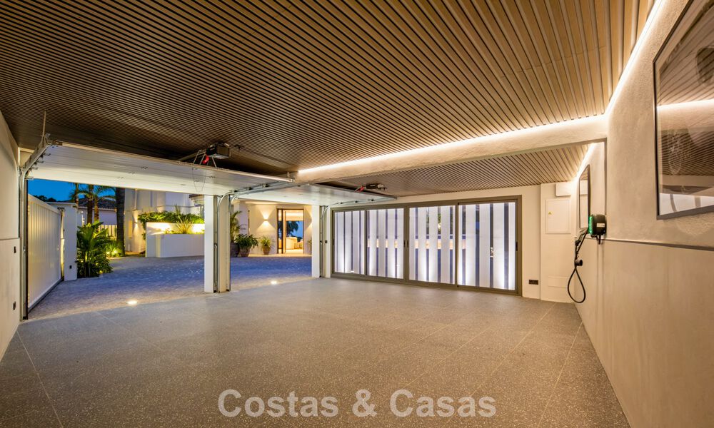 Modern mediterranean luxury villa for sale in a gated community in Marbella - Benahavís 800506