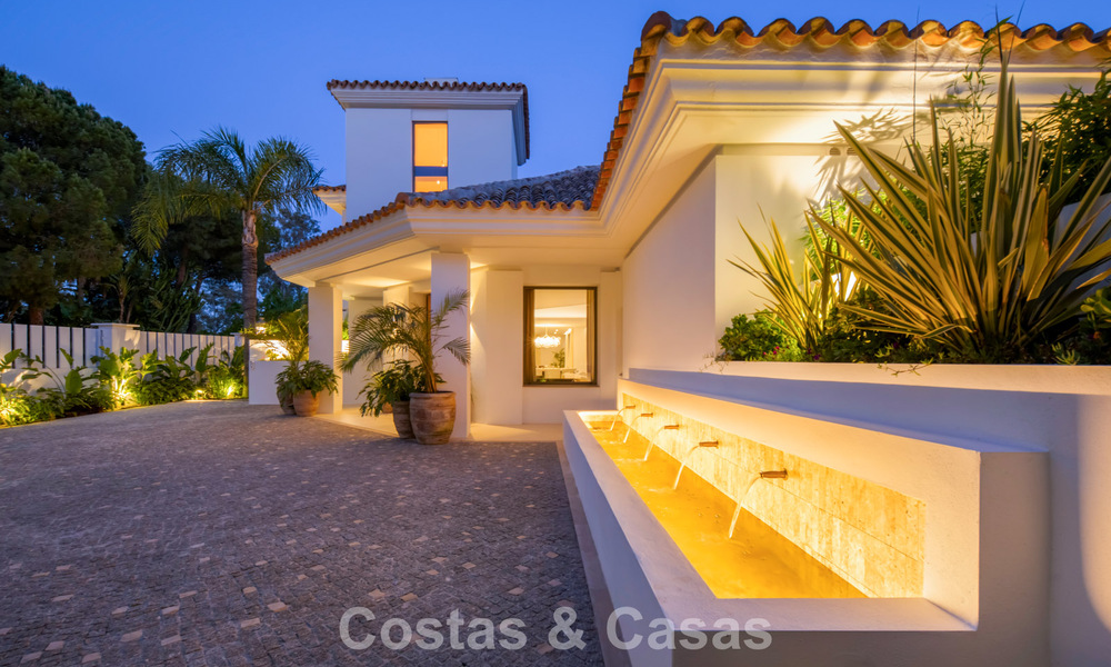 Modern mediterranean luxury villa for sale in a gated community in Marbella - Benahavís 800507