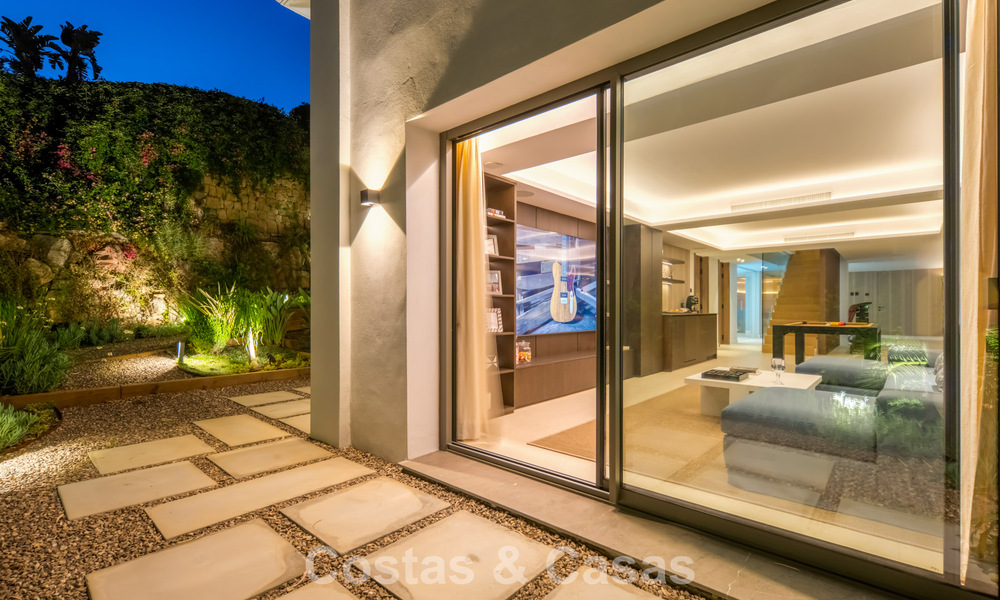 Modern mediterranean luxury villa for sale in a gated community in Marbella - Benahavís 800509