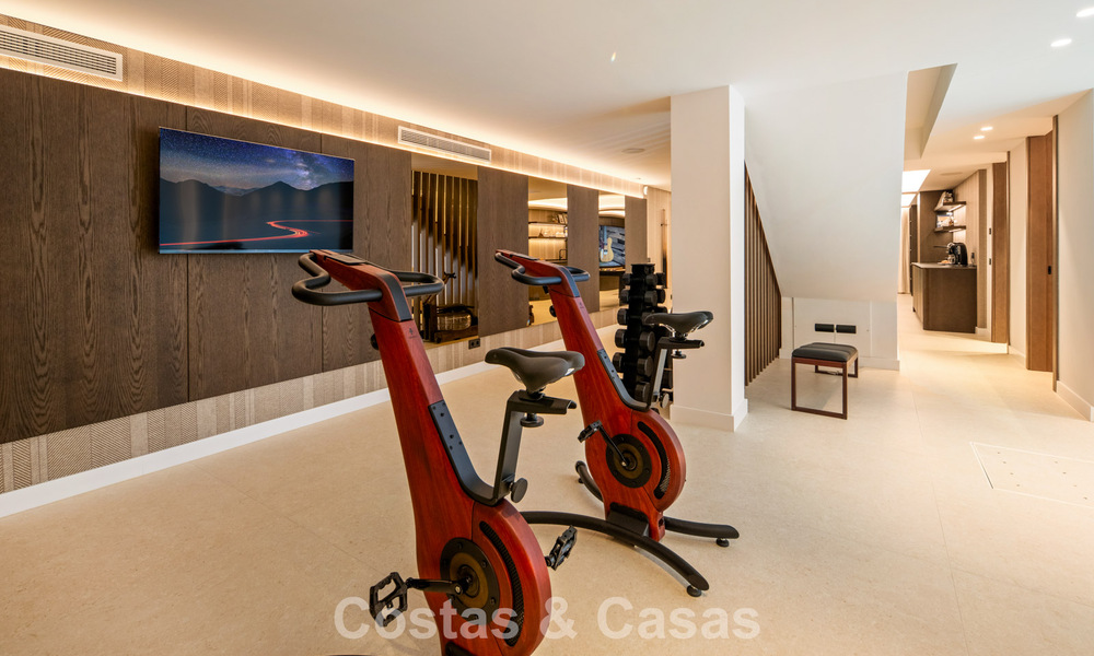 Modern mediterranean luxury villa for sale in a gated community in Marbella - Benahavís 800510