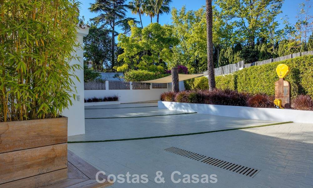 Mediterranean-style luxury ground-floor villa for sale frontline golf in Guadalmina, Marbella 800562