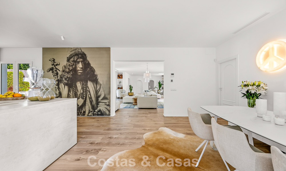 Mediterranean-style luxury ground-floor villa for sale frontline golf in Guadalmina, Marbella 800565