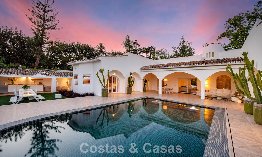Mediterranean-style luxury ground-floor villa for sale frontline golf in Guadalmina, Marbella 800571