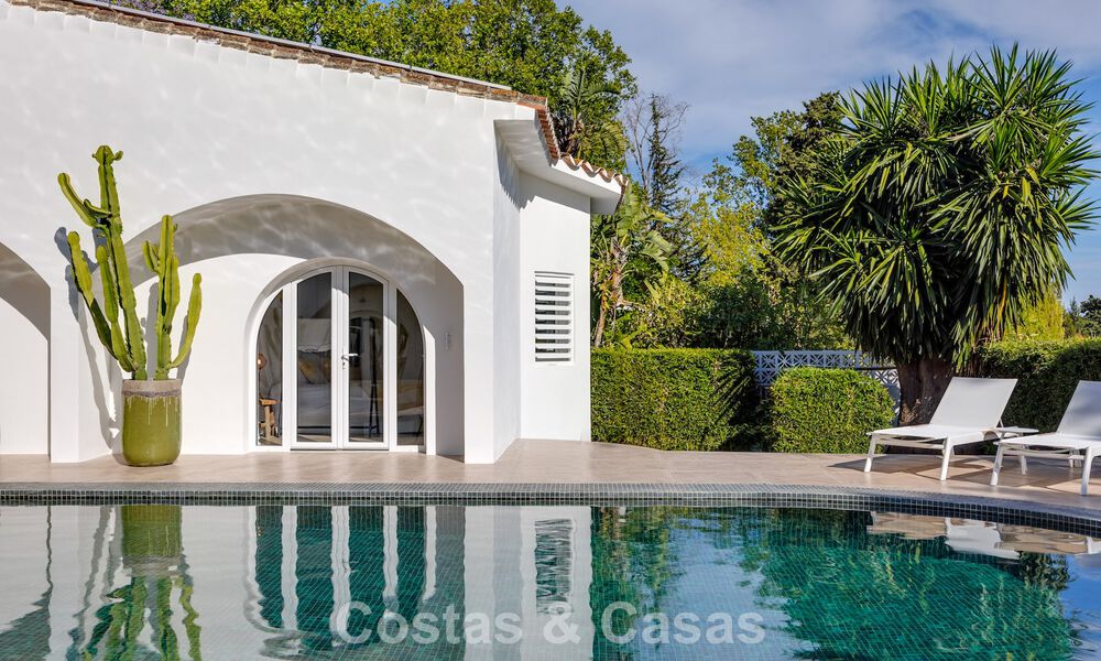 Mediterranean-style luxury ground-floor villa for sale frontline golf in Guadalmina, Marbella 800572
