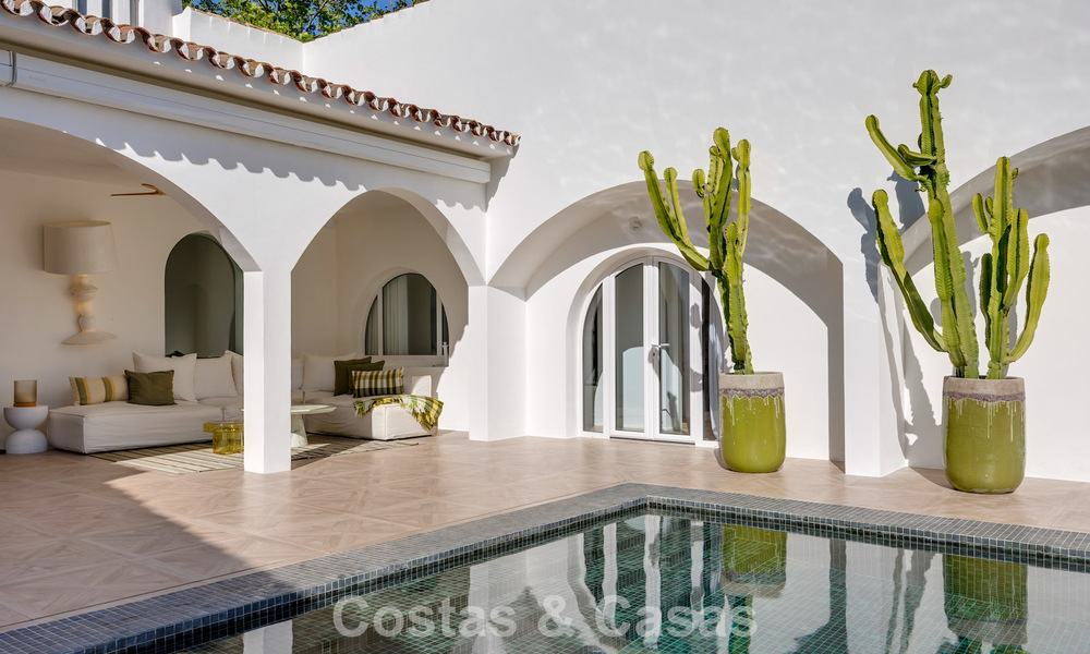 Mediterranean-style luxury ground-floor villa for sale frontline golf in Guadalmina, Marbella 800573