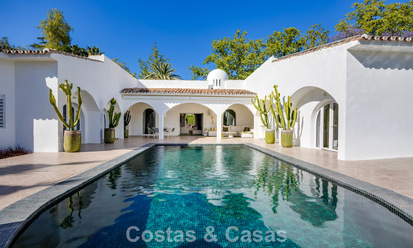 Mediterranean-style luxury ground-floor villa for sale frontline golf in Guadalmina, Marbella 800574