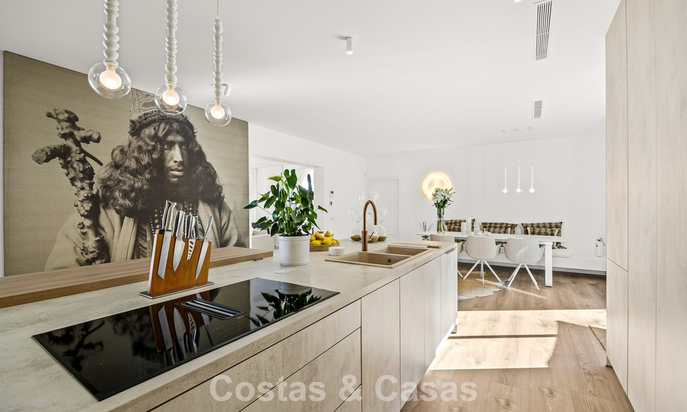Mediterranean-style luxury ground-floor villa for sale frontline golf in Guadalmina, Marbella 800578