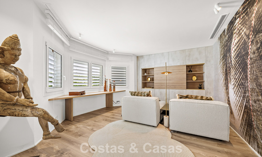 Mediterranean-style luxury ground-floor villa for sale frontline golf in Guadalmina, Marbella 800585