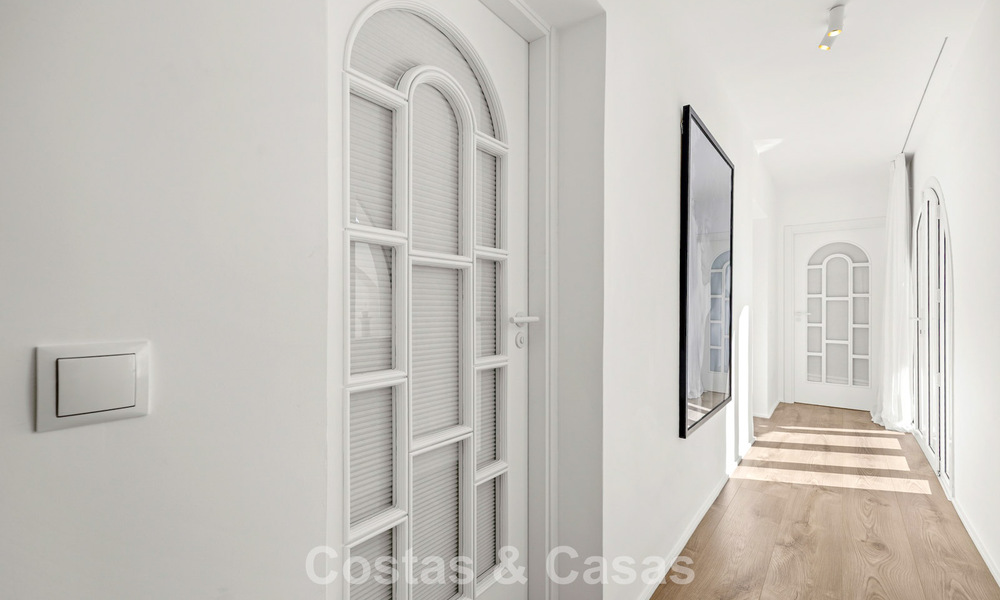 Mediterranean-style luxury ground-floor villa for sale frontline golf in Guadalmina, Marbella 800586