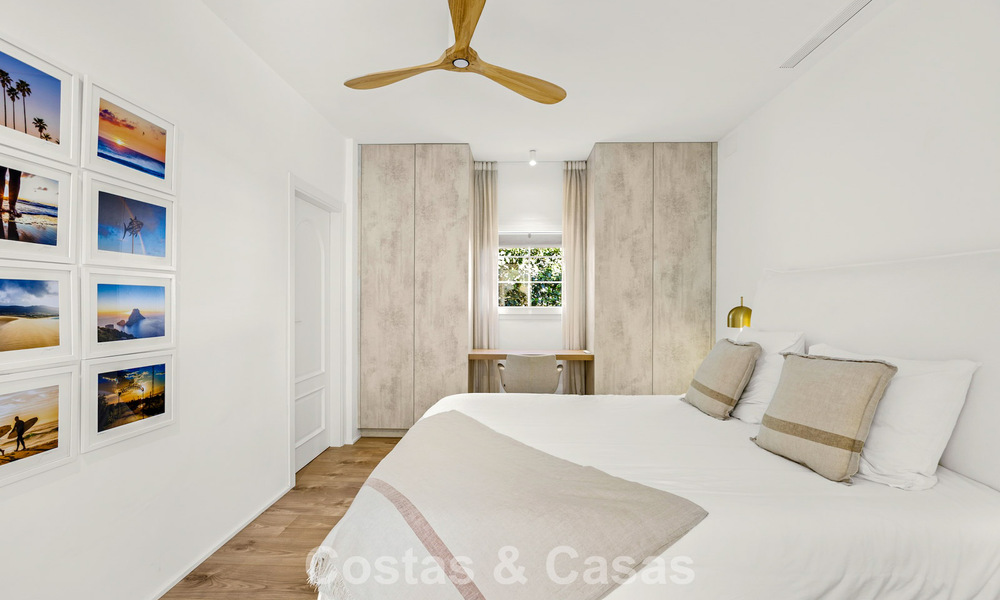 Mediterranean-style luxury ground-floor villa for sale frontline golf in Guadalmina, Marbella 800591