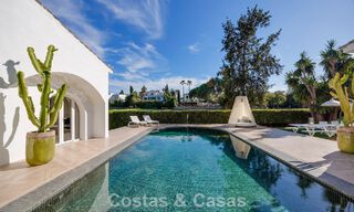 Mediterranean-style luxury ground-floor villa for sale frontline golf in Guadalmina, Marbella 800598 