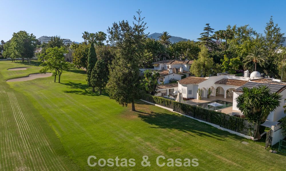 Mediterranean-style luxury ground-floor villa for sale frontline golf in Guadalmina, Marbella 800601