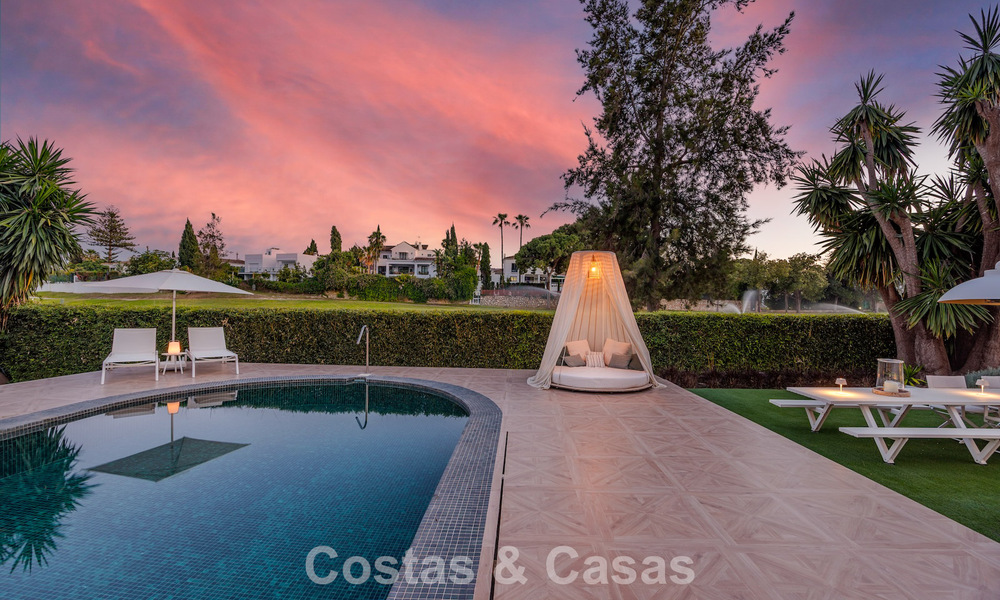 Mediterranean-style luxury ground-floor villa for sale frontline golf in Guadalmina, Marbella 800602