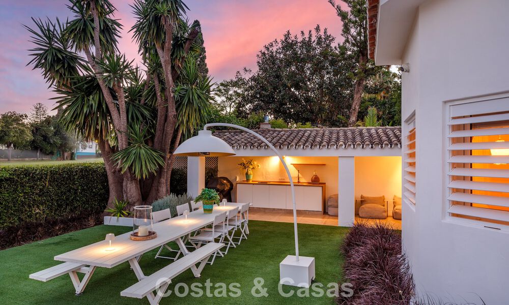 Mediterranean-style luxury ground-floor villa for sale frontline golf in Guadalmina, Marbella 800603