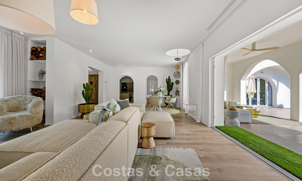 Mediterranean-style luxury ground-floor villa for sale frontline golf in Guadalmina, Marbella 800607