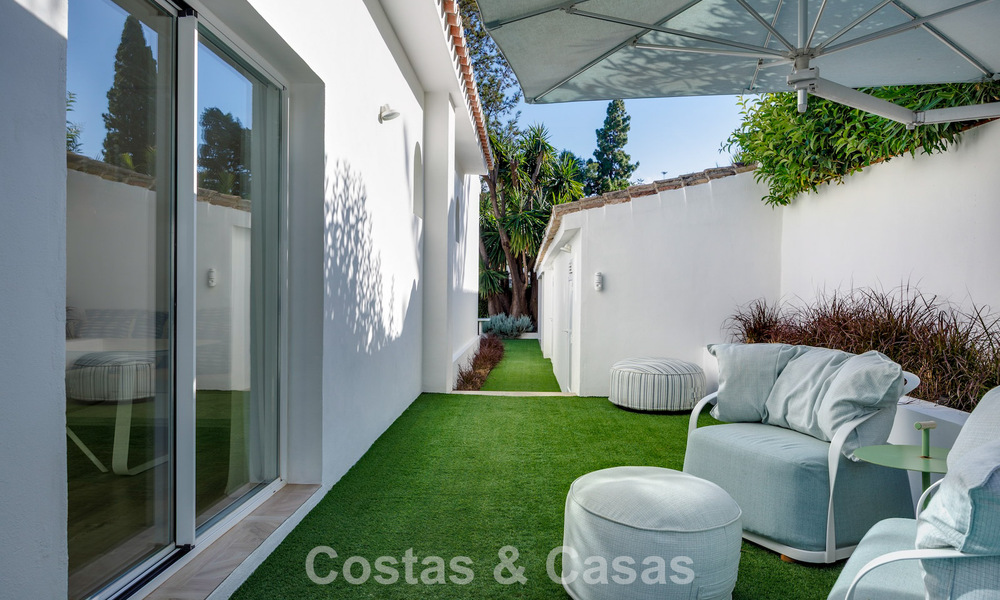Mediterranean-style luxury ground-floor villa for sale frontline golf in Guadalmina, Marbella 800616