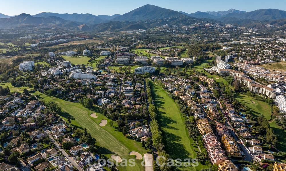 Mediterranean-style luxury ground-floor villa for sale frontline golf in Guadalmina, Marbella 800619