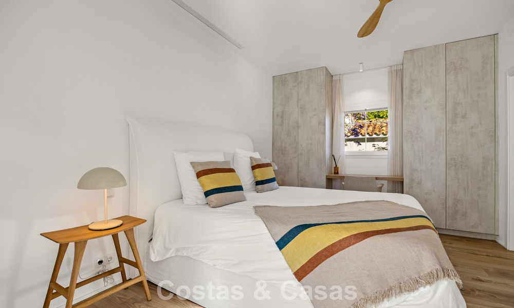 Mediterranean-style luxury ground-floor villa for sale frontline golf in Guadalmina, Marbella 800621