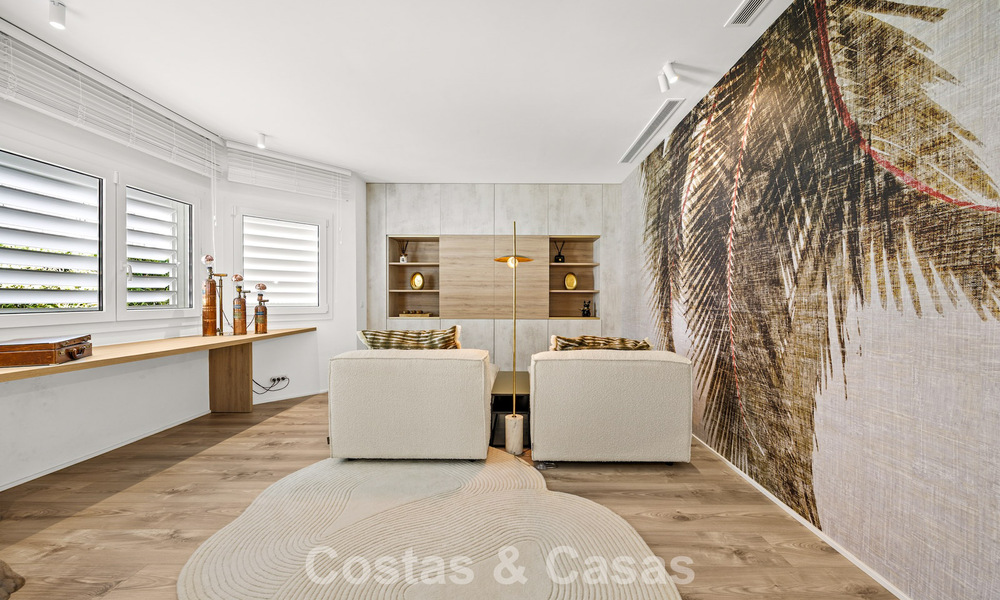 Mediterranean-style luxury ground-floor villa for sale frontline golf in Guadalmina, Marbella 800623