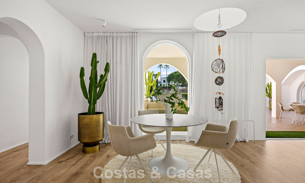 Mediterranean-style luxury ground-floor villa for sale frontline golf in Guadalmina, Marbella 800624