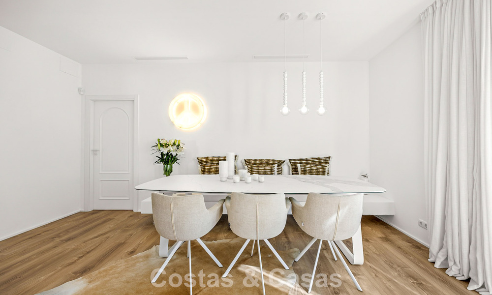 Mediterranean-style luxury ground-floor villa for sale frontline golf in Guadalmina, Marbella 800625