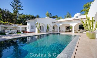 Mediterranean-style luxury ground-floor villa for sale frontline golf in Guadalmina, Marbella 800626 
