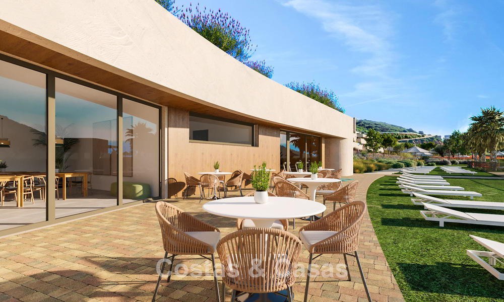 New contemporary golf apartments with sea view for sale near Sotogrande, Costa del Sol 800700