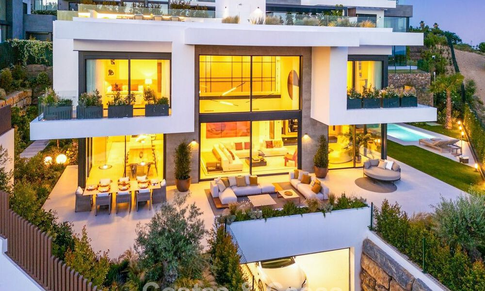 High-end luxury villa with minimalist design for sale in a gated community just East of Marbella town centre 800676