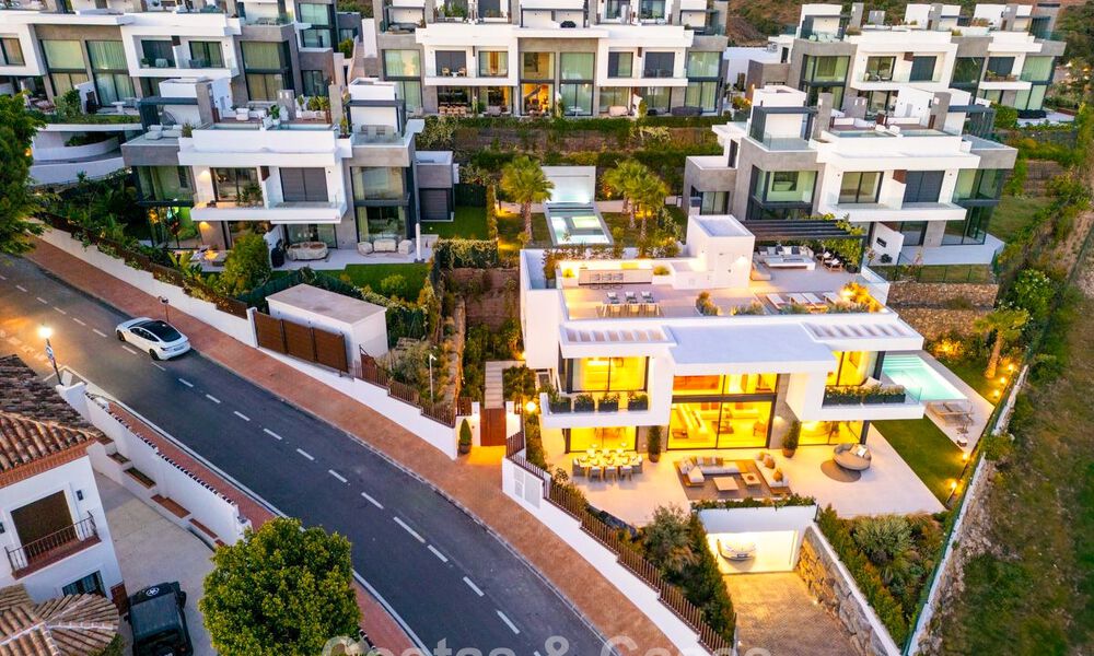 High-end luxury villa with minimalist design for sale in a gated community just East of Marbella town centre 800677