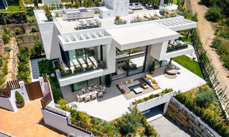 High-end luxury villa with minimalist design for sale in a gated community just East of Marbella town centre 800678