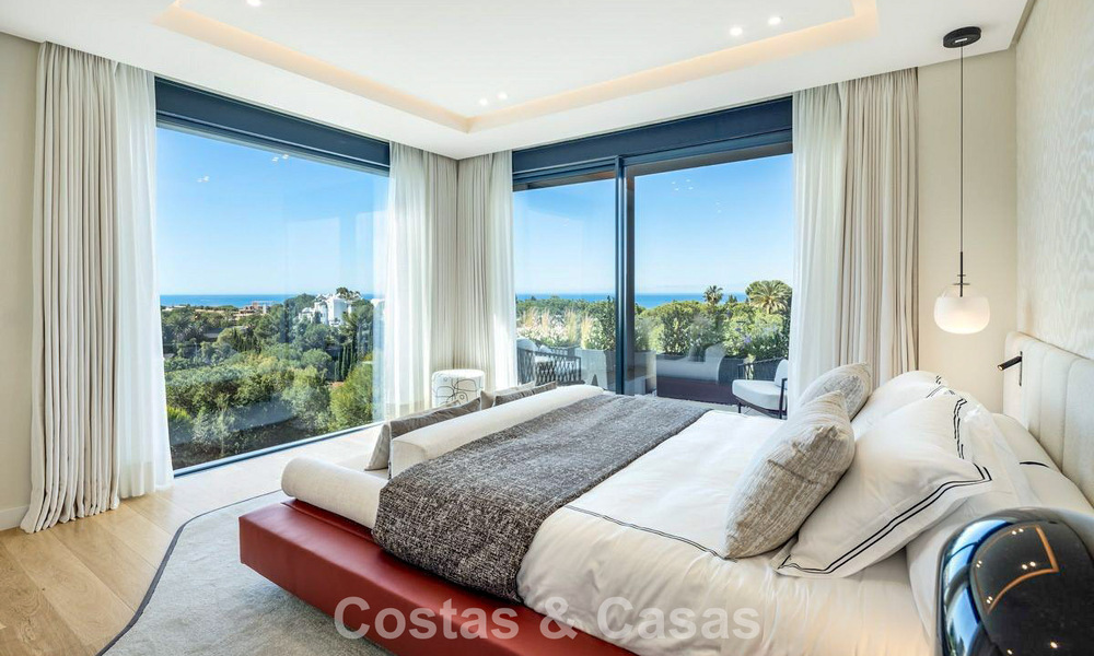 High-end luxury villa with minimalist design for sale in a gated community just East of Marbella town centre 800683