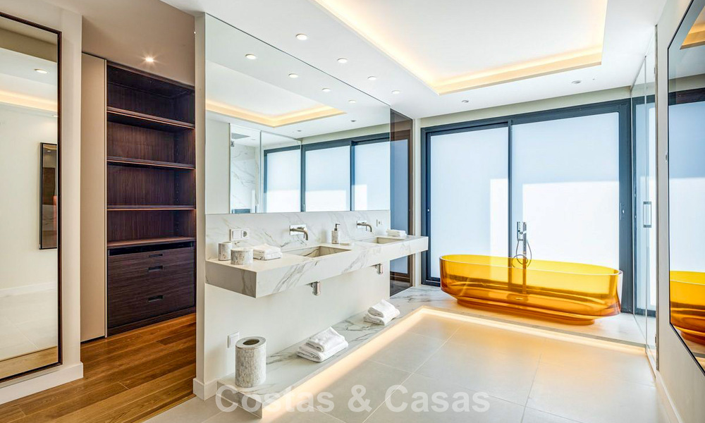 High-end luxury villa with minimalist design for sale in a gated community just East of Marbella town centre 800684