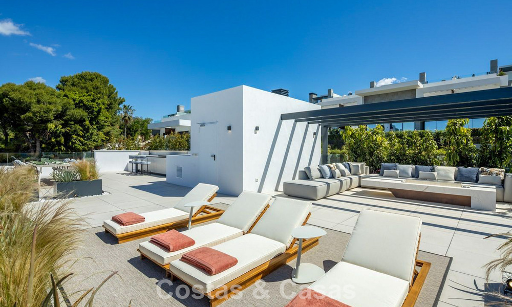 High-end luxury villa with minimalist design for sale in a gated community just East of Marbella town centre 800688