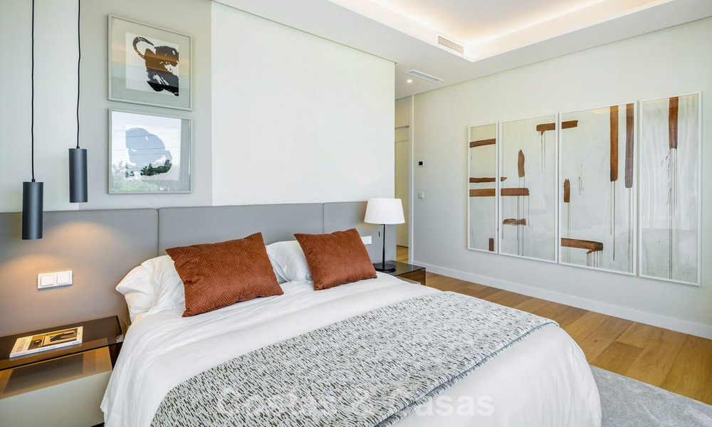 High-end luxury villa with minimalist design for sale in a gated community just East of Marbella town centre 800689