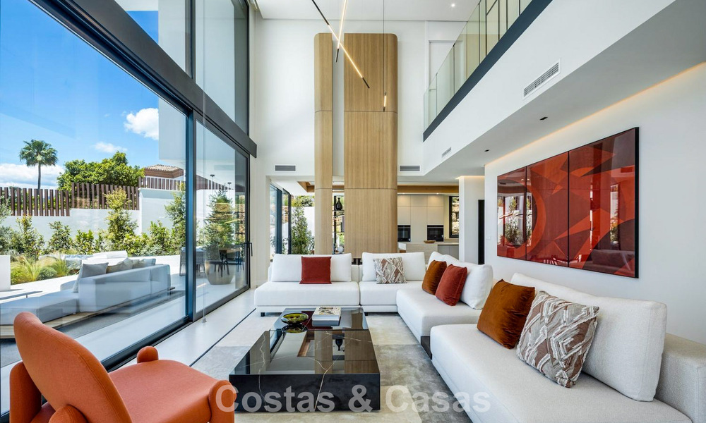 High-end luxury villa with minimalist design for sale in a gated community just East of Marbella town centre 800695