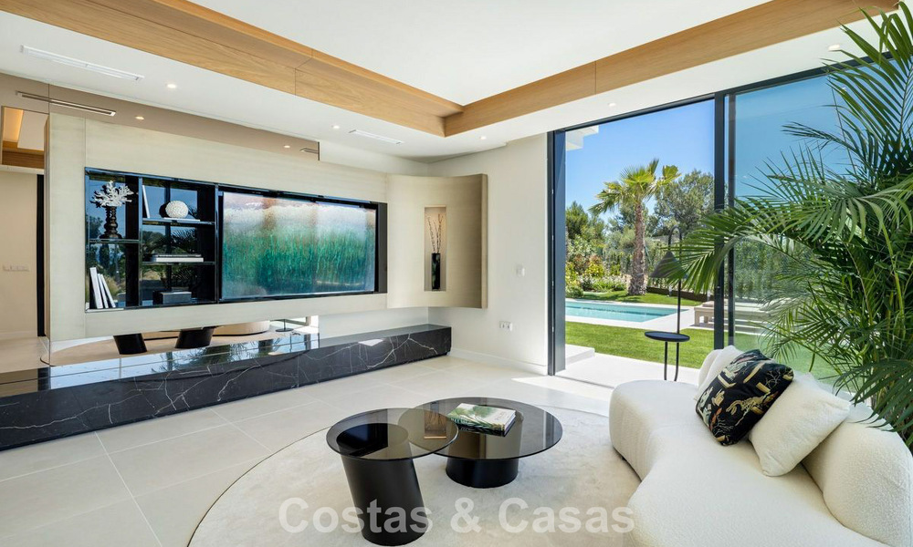 High-end luxury villa with minimalist design for sale in a gated community just East of Marbella town centre 800696
