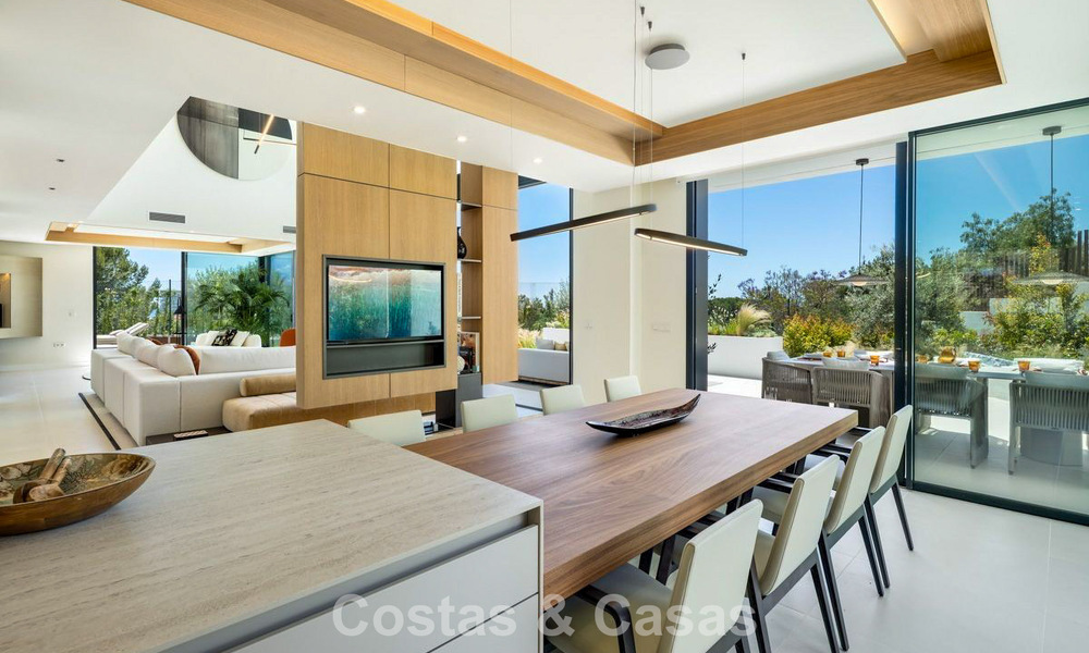 High-end luxury villa with minimalist design for sale in a gated community just East of Marbella town centre 800697