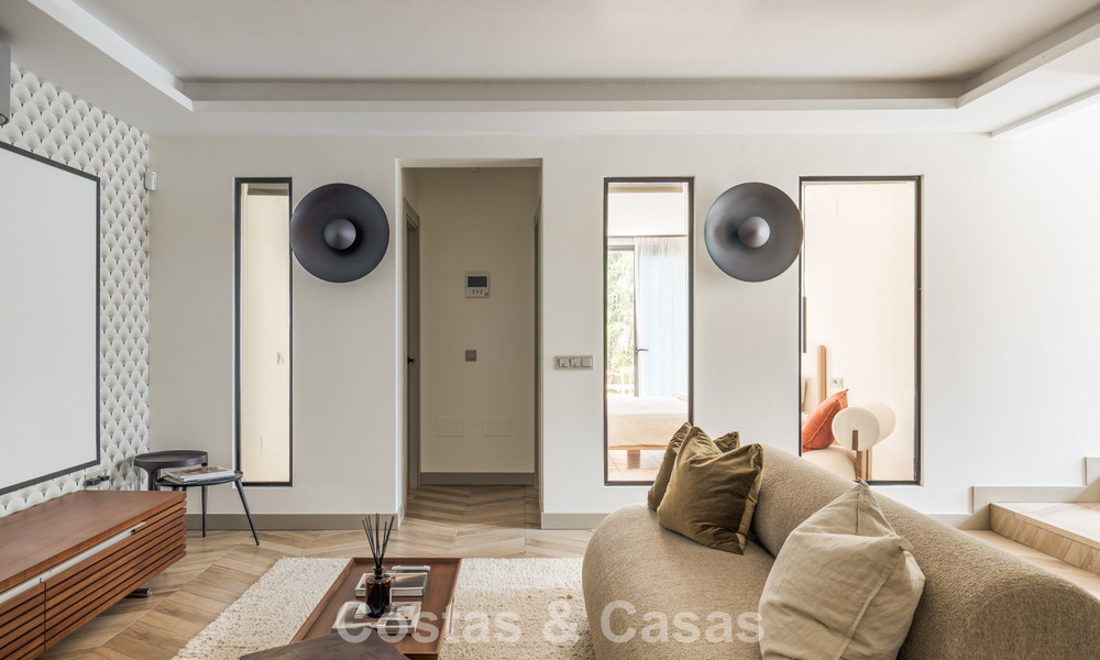 Luxuriously, contemporarily, renovated villa for sale in a gated community in Nueva Andalucía’s Golf Valley, Marbella 800733