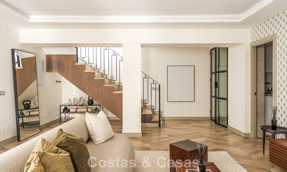 Luxuriously, contemporarily, renovated villa for sale in a gated community in Nueva Andalucía’s Golf Valley, Marbella 800735