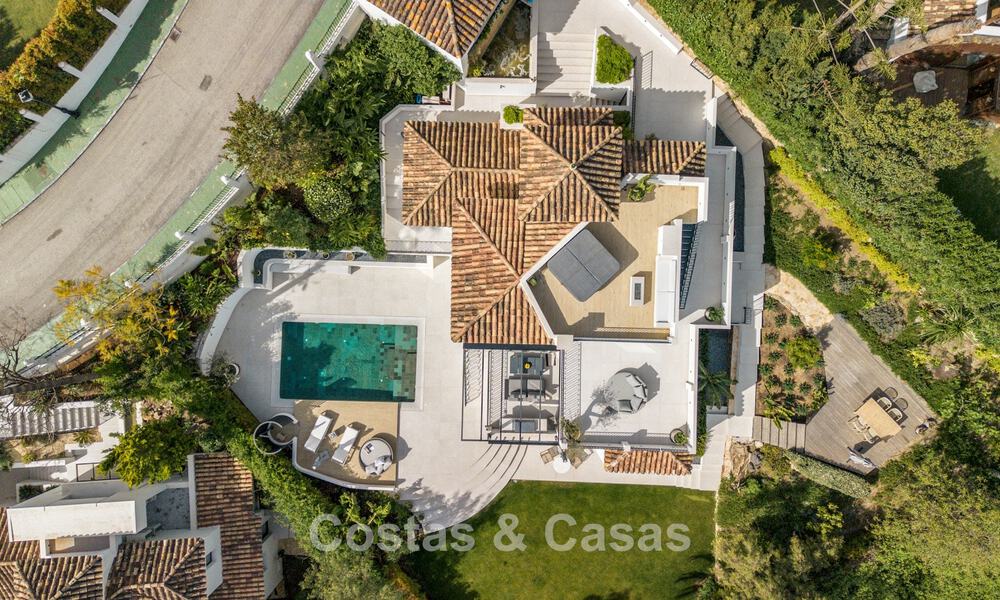 Luxuriously, contemporarily, renovated villa for sale in a gated community in Nueva Andalucía’s Golf Valley, Marbella 800736