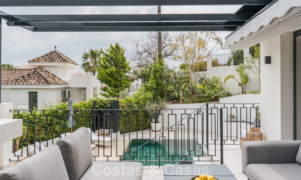 Luxuriously, contemporarily, renovated villa for sale in a gated community in Nueva Andalucía’s Golf Valley, Marbella 800740