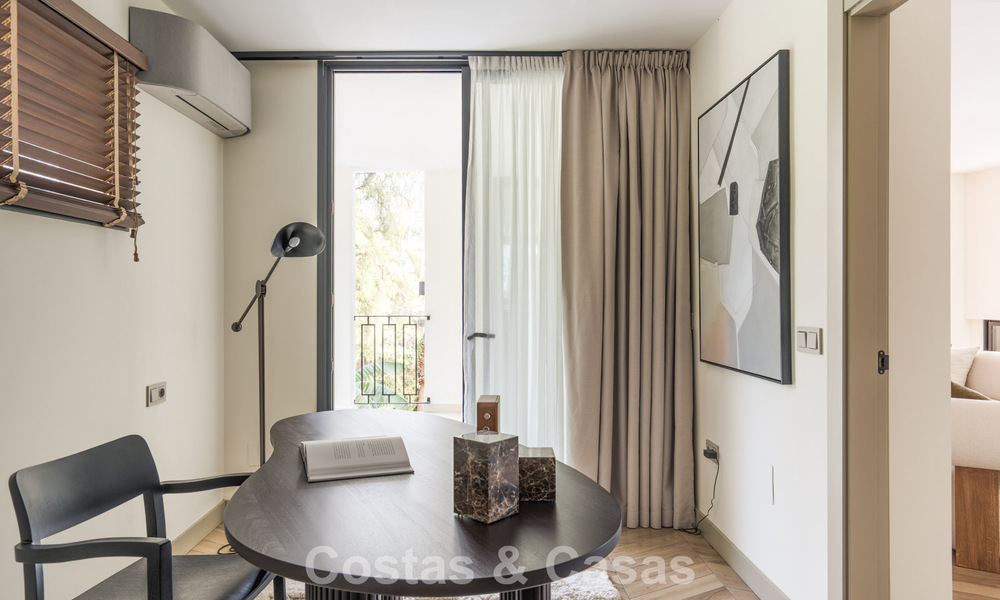 Luxuriously, contemporarily, renovated villa for sale in a gated community in Nueva Andalucía’s Golf Valley, Marbella 800748