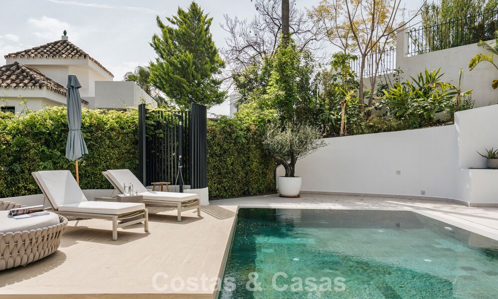Luxuriously, contemporarily, renovated villa for sale in a gated community in Nueva Andalucía’s Golf Valley, Marbella 800750
