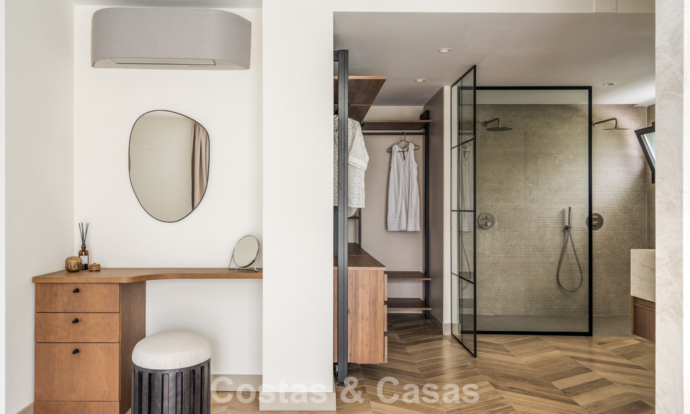 Luxuriously, contemporarily, renovated villa for sale in a gated community in Nueva Andalucía’s Golf Valley, Marbella 800752