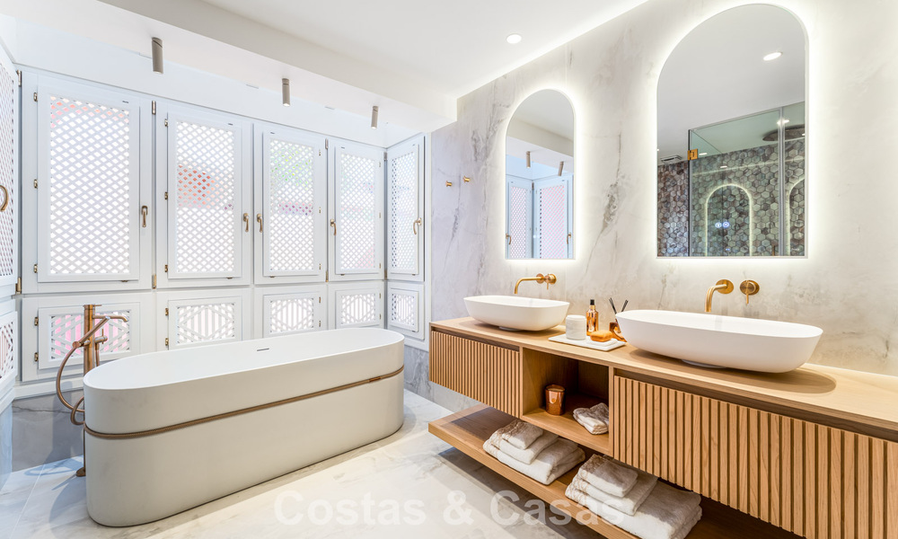 Exclusive beachfront duplex penthouse for sale on the new golden mile between Marbella and Estepona 800783