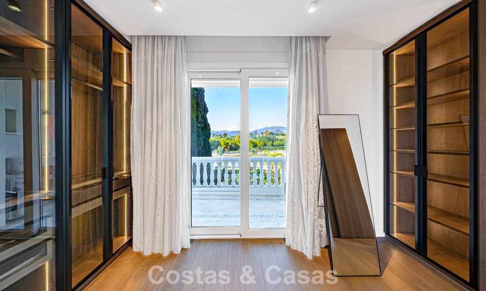 First-class beachfront apartment for sale in the five-star Las Dunas Park, Marbella - Estepona 800867