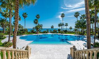 First-class beachfront apartment for sale in the five-star Las Dunas Park, Marbella - Estepona 800869 