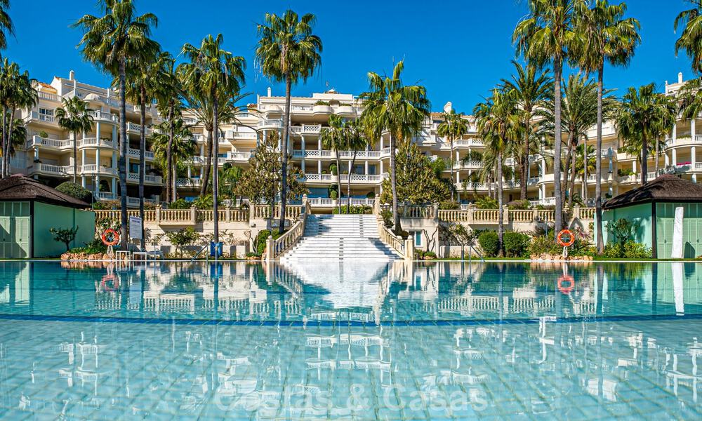 First-class beachfront apartment for sale in the five-star Las Dunas Park, Marbella - Estepona 800873