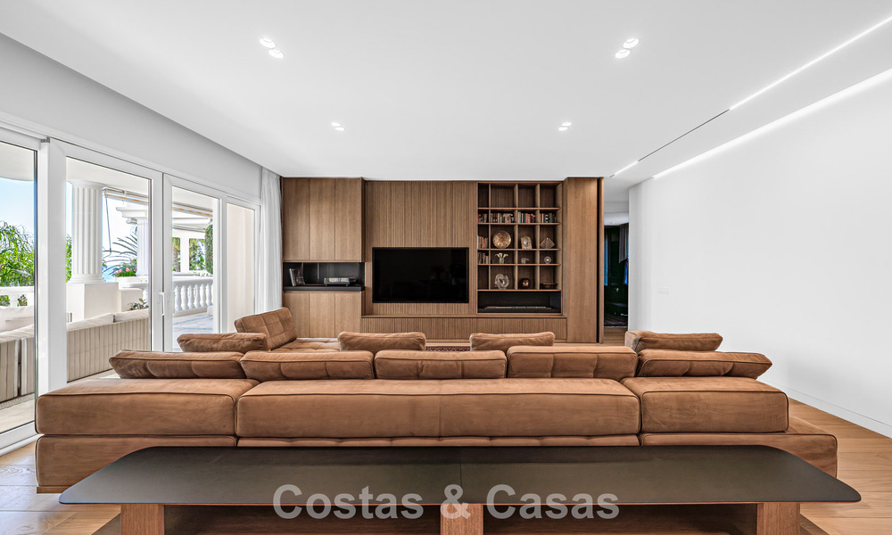 First-class beachfront apartment for sale in the five-star Las Dunas Park, Marbella - Estepona 800876
