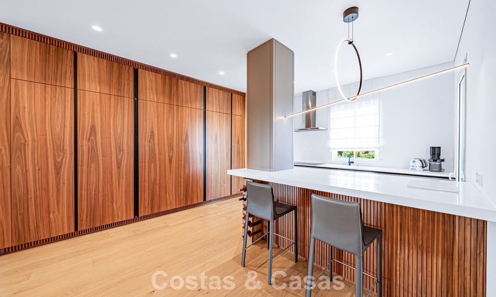 First-class beachfront apartment for sale in the five-star Las Dunas Park, Marbella - Estepona 800878